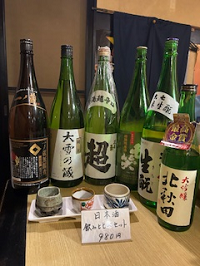 日本酒各種と飲み比べセットの画像